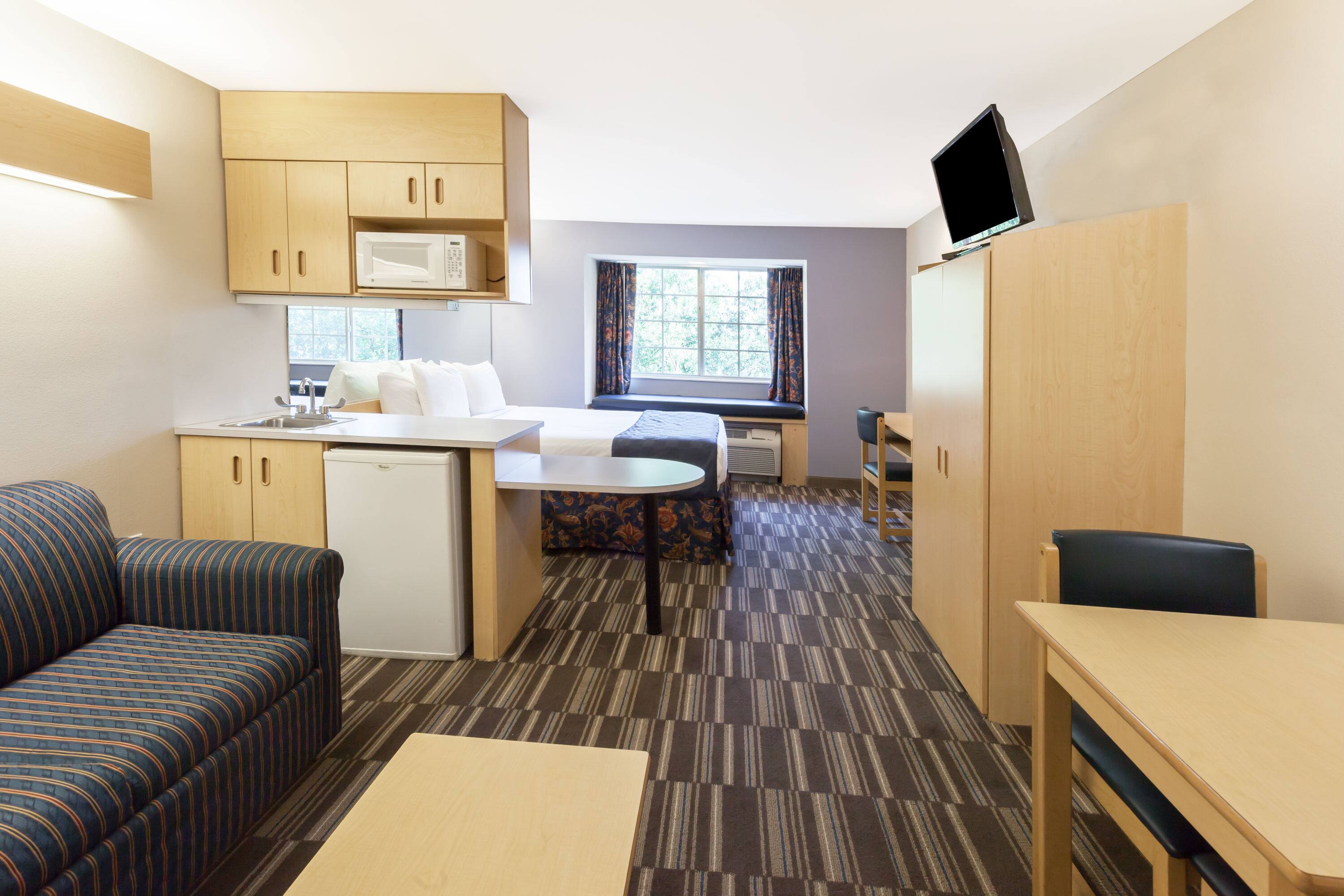 1 Queen Bed, Studio Suite, Non-Smoking