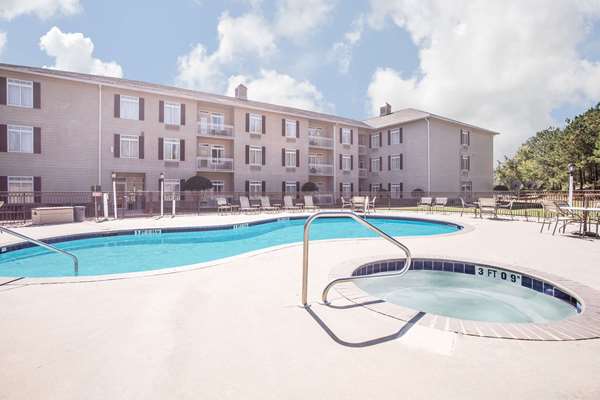 Hawthorn Suites