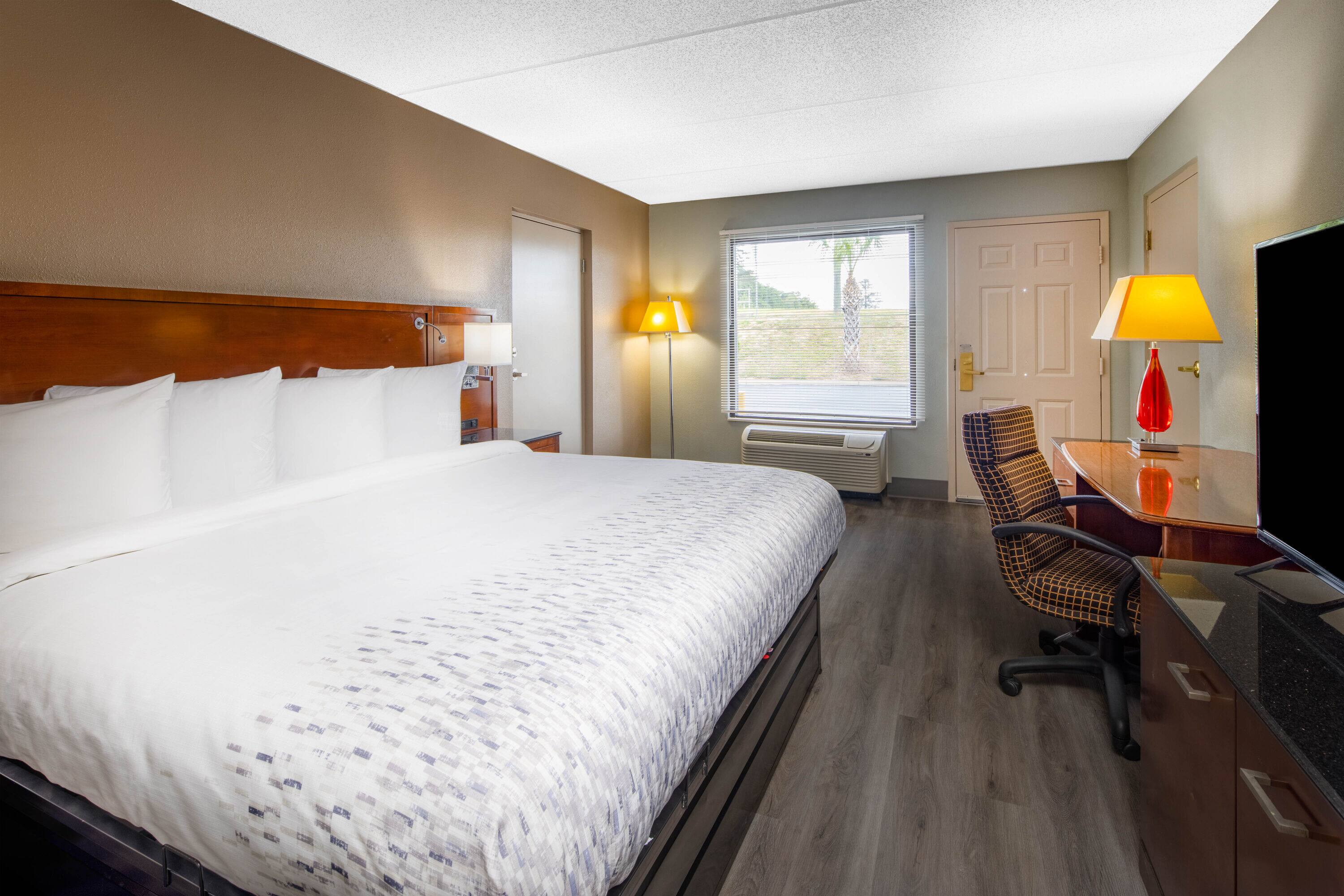 1 King Bed, Mobility Accessible Room, Non-Smoking
